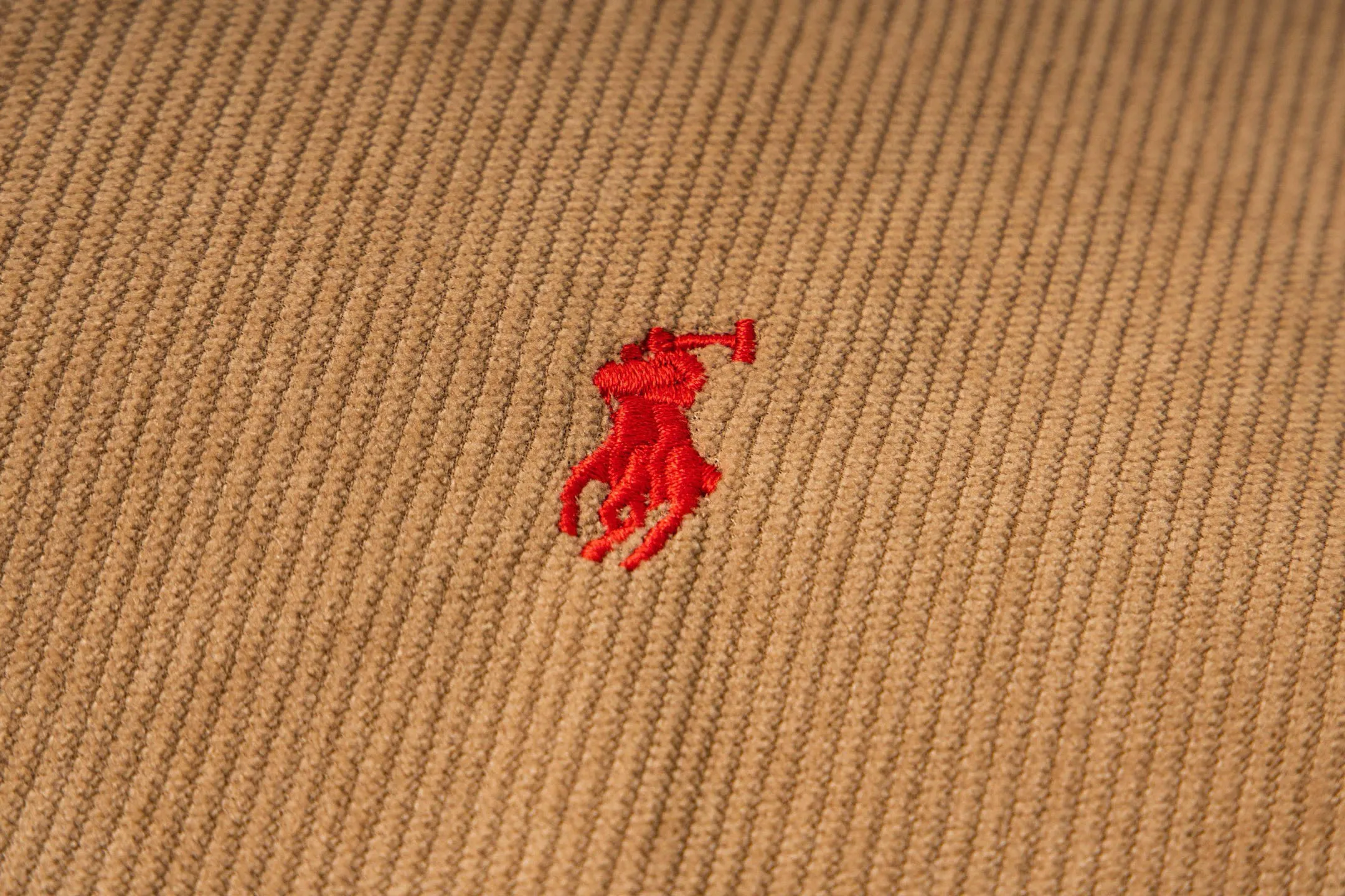 P330 Ralph Lauren/Ralph Lauren corduroy zipper cotton jacket. Ralph Lauren’s relaxed and high-quality feel must be this silhouette corduroy cotton jacket. It is really full of relaxed high-quality feeling. The silhouette design is not flattering to the figure. It can also be worn with a basic base to give a high-end feel. 🎻 The same style for couples. The actual product has thickness and can meet the needs of warmth. 🍂☀️